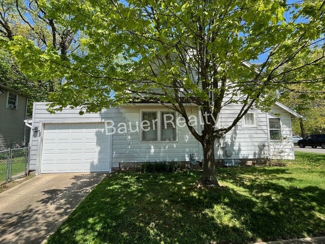 Building Photo - Two Bedroom Near Ashland University