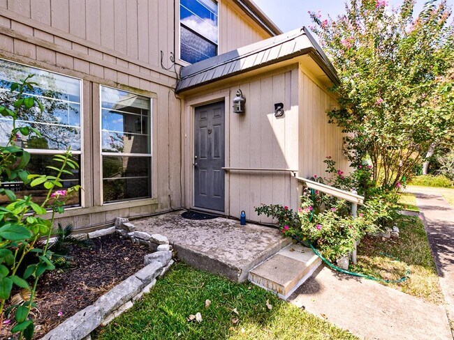 Foto del edificio - 710 Castle Ridge Rd
