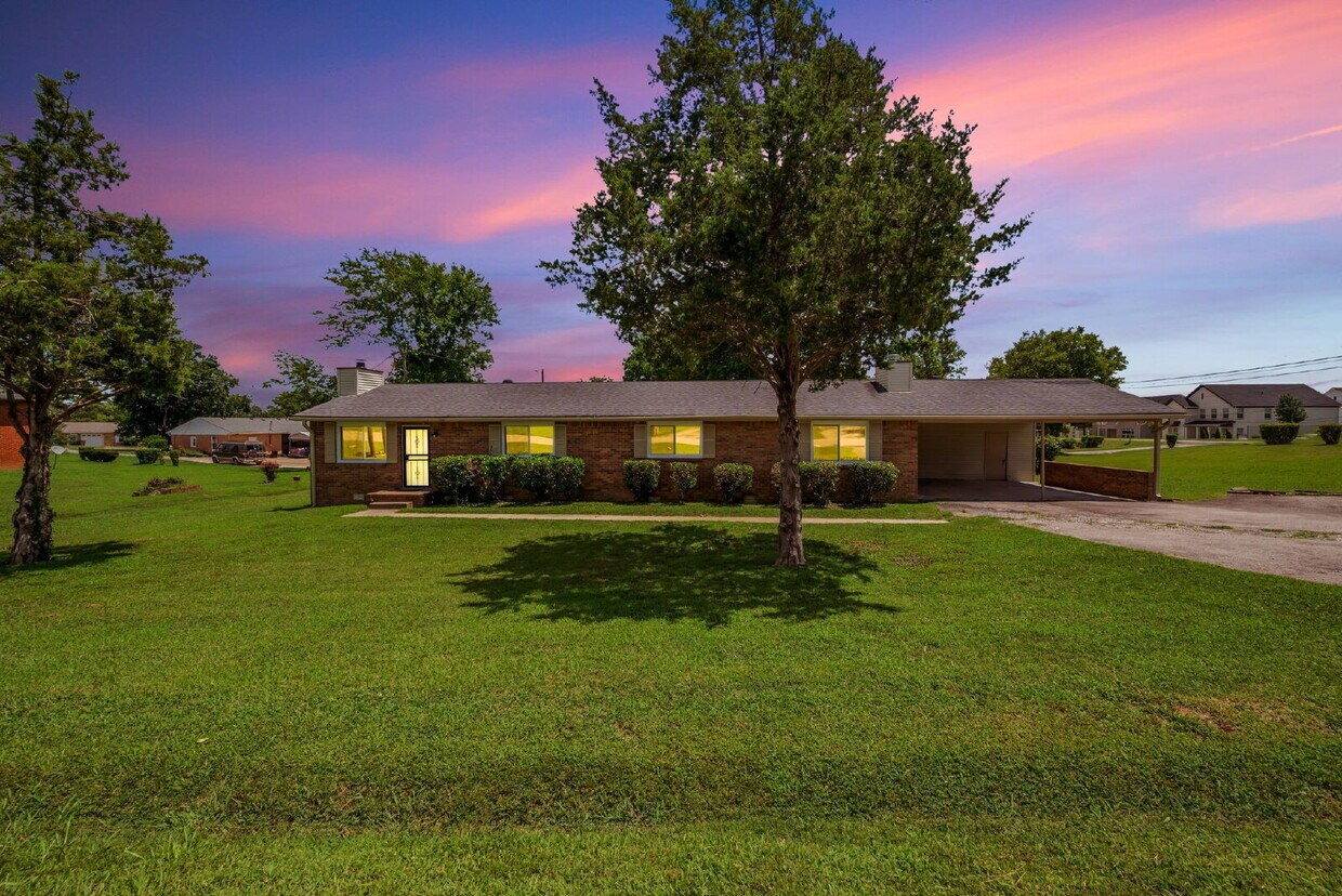 Foto principal - Furnished, remodeled 2BR near Nashville hospitals, all utilities and WiFi included, updated kitch...