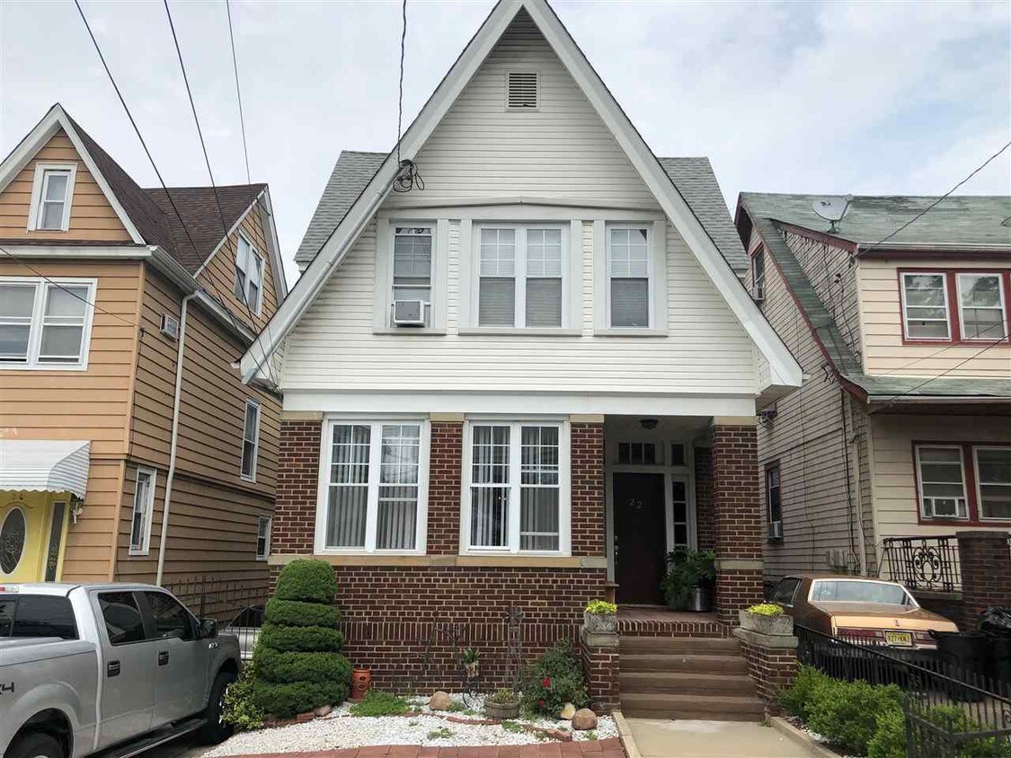 22 Broadman Pkwy, Jersey City, NJ 07305 House Rental in Jersey City