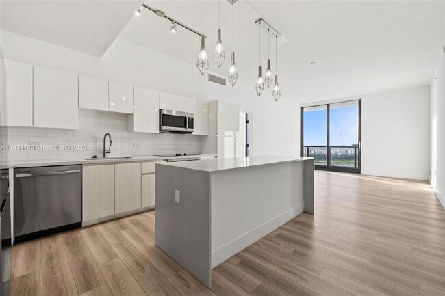 Foto del edificio - 101 Diplomat Pkwy