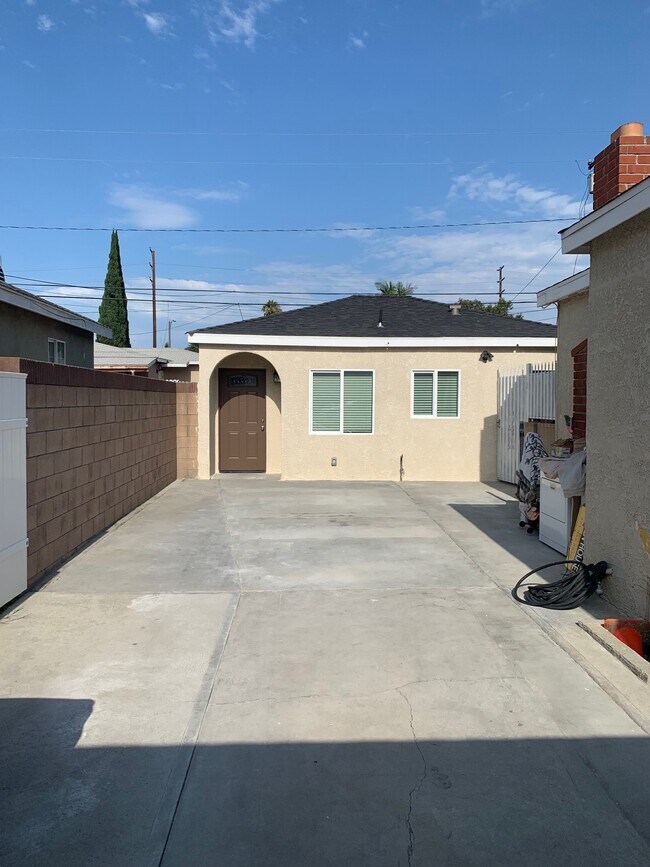 10319 McNerney Ave Unit B, South Gate, CA 90280 Apartments in South Gate, CA