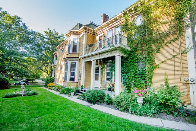 side of house - 549 Dayton Ave