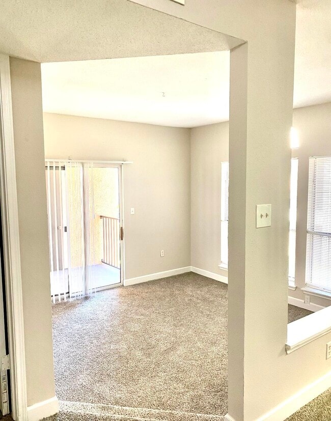 Building Photo - 927 Siesta Key Blvd