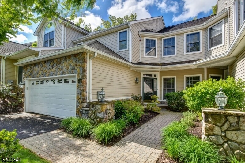Primary Photo - 15 Pebble Beach Dr