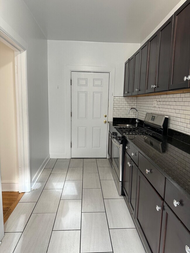 Foto del edificio - 6347 N Magnolia Ave