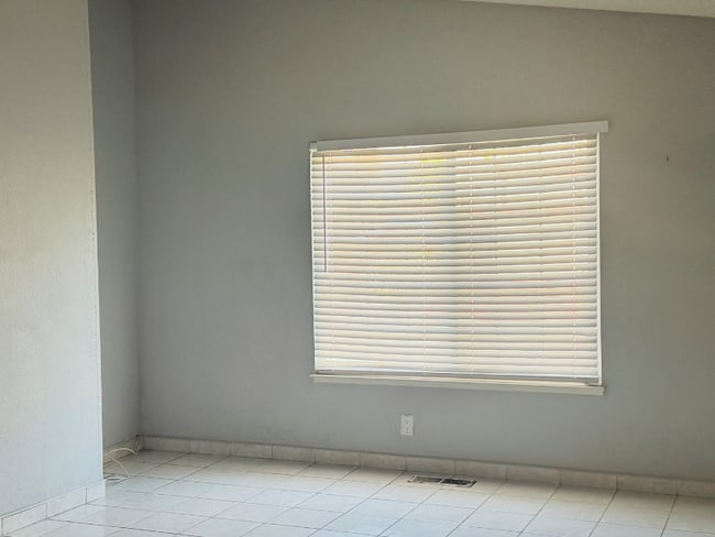 Building Photo - 209 Riverview Dr