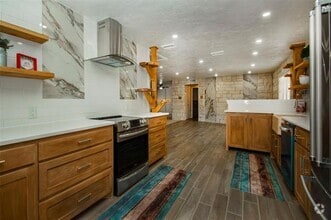 Building Photo - 10578 High Hollows Dr