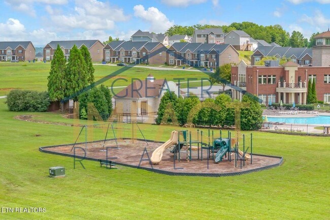 Building Photo - 129 Hackberry St