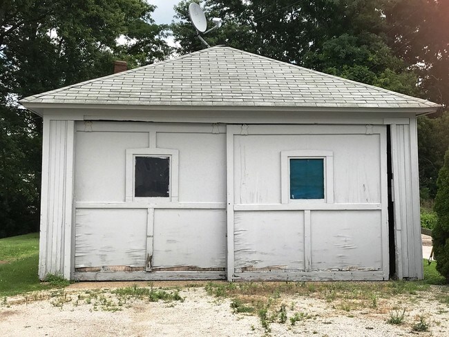 Garage space between front and rear unit - 961 Home Ave