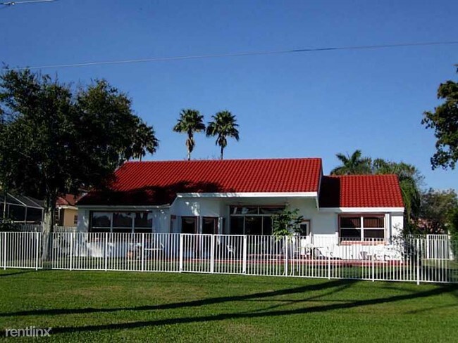 Building Photo - 10300 Guatemala St