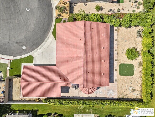 Foto del edificio - 74830 Waring Ct