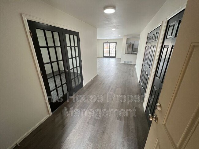 Foto del edificio - 3950 W 12th St