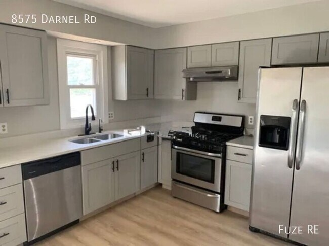 Foto del edificio - 8575 Darnel Rd