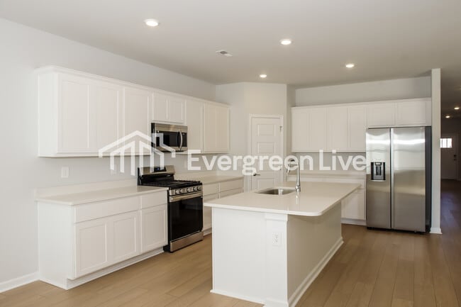 Building Photo - 106 Chain Bridge Circle