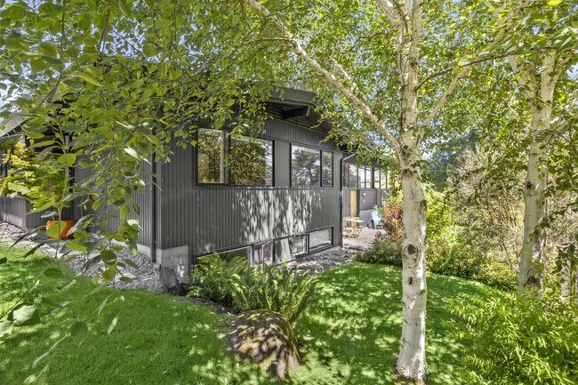 Building Photo - Marvelous Mid-Century Modern Seward Park H...