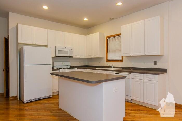 Foto principal - 2729 N Wayne Ave