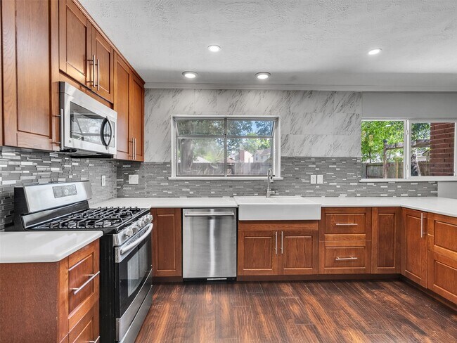 Foto del edificio - 4430 Echo Falls Dr
