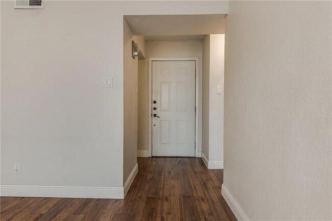 Foto del edificio - 3907 Gilbert Ave