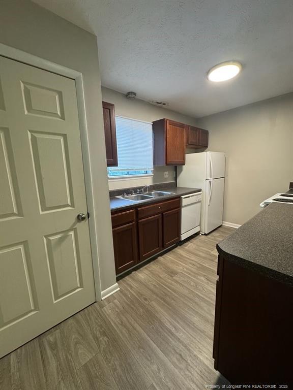 Foto del edificio - 801 Applewood Ln