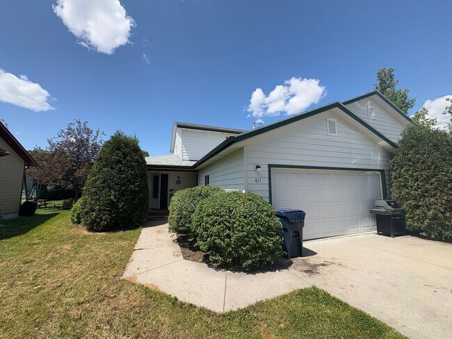 Foto del edificio - Classic 3 Bedroom 2 Bath Home with Attache...