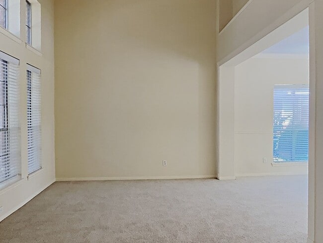 Building Photo - 104 Cloudbridge Dr