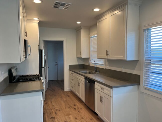 Building Photo - Beautiful Duplex Home near UC Davis Medical Center