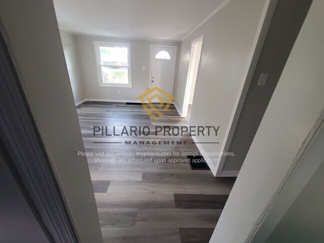 Building Photo - Renovated 2 Bedroom 1 Bathroom in Communit...