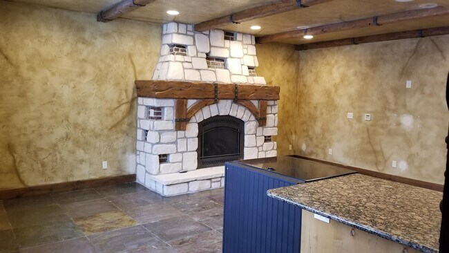 Building Photo - 6301 W Bull River Rd