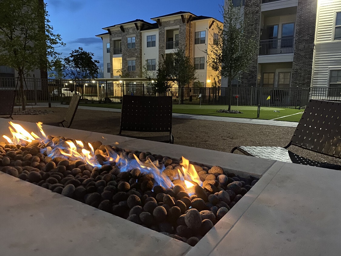 Mark On Conquest II Apartments in Waxahachie, TX