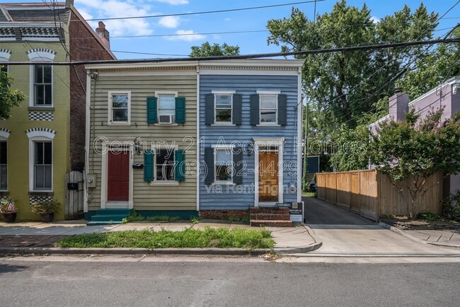 Photo - 912 Princess St Townhome