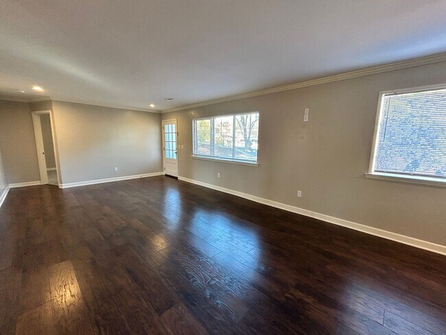Foto del edificio - Charming & Spacious 3 Bed | 2 Bath Home | Updated w Large Yard!