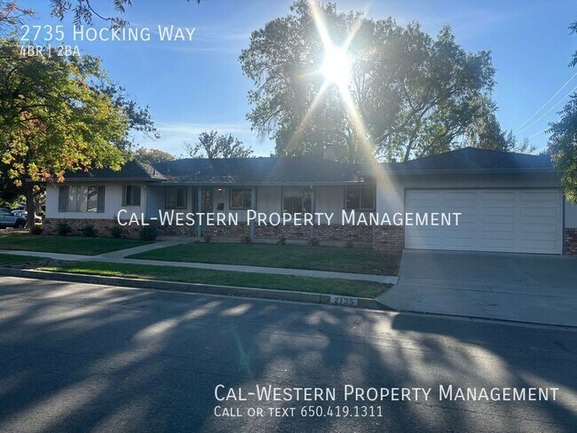 Foto del edificio - This Spacious 4/2 Charmer in an Excellent ...