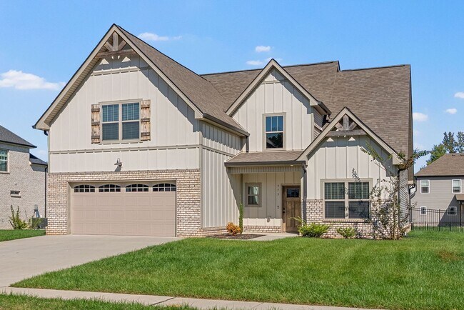 Building Photo - Pet Friendly Four Bedroom with Bonus!