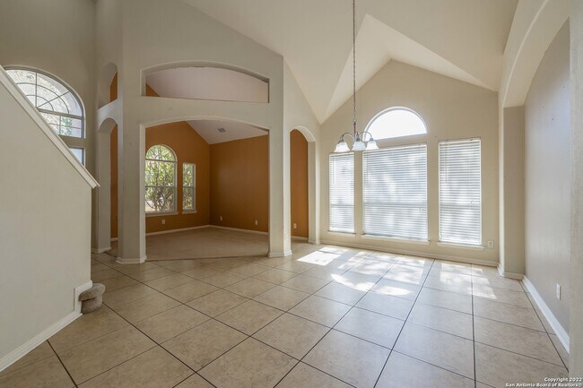 Building Photo - 327 Meadow Park
