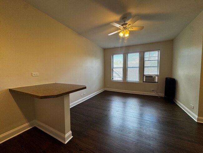 Foto del edificio - 1344 W Lunt Ave