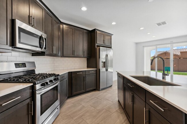 Foto del edificio - 565 E White Wing Dr