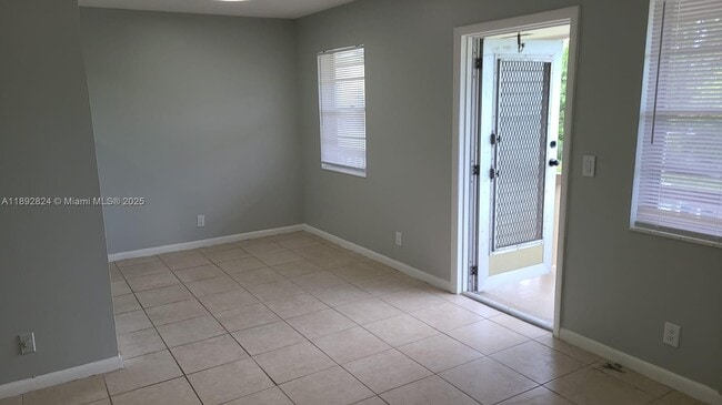 Foto del edificio - 287 Norwich L