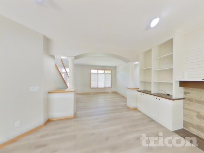 Building Photo - 516 Lincoln Dr NE
