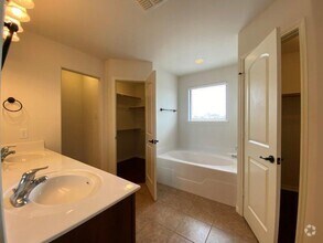 Building Photo - 1527 Woodlands Dr
