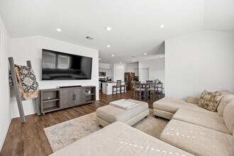 Building Photo - 14200 Yellow Jacket Ct