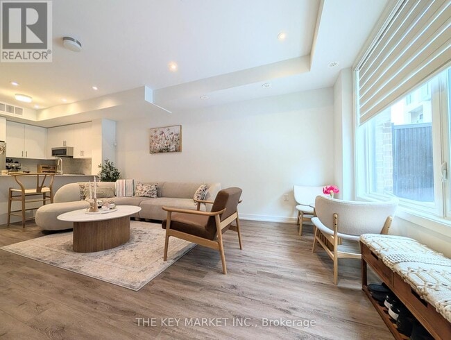 Building Photo - 3550 Colonial Dr