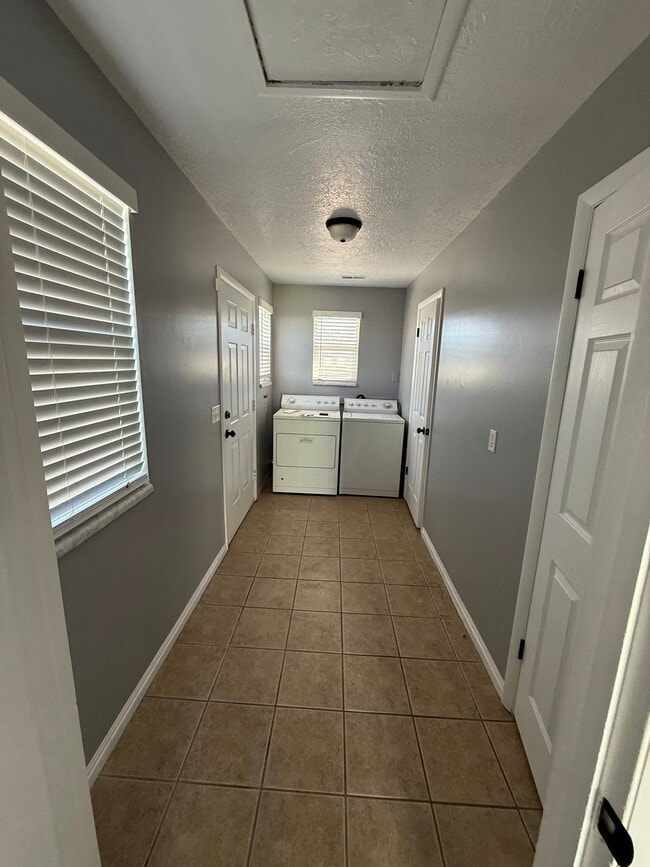 Building Photo - 3947 S State St