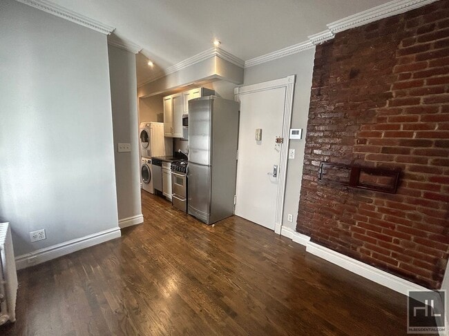 Building Photo - East 13th Street