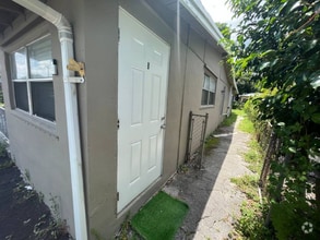 Building Photo - 11XX SW 22nd Terrace