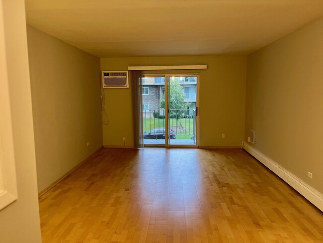 Foto del edificio - 875 Tree Ln