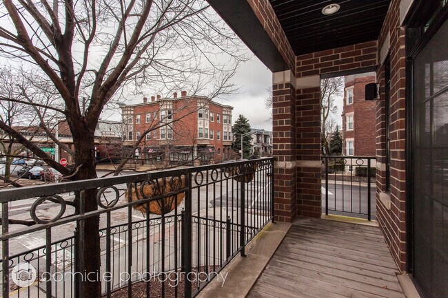 Foto del edificio - 3763 N Wilton Ave
