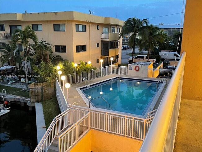 Foto del edificio - 17051 NE 35th Ave