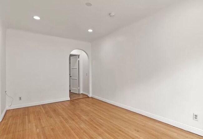 Building Photo - 514 Ocean Park Blvd