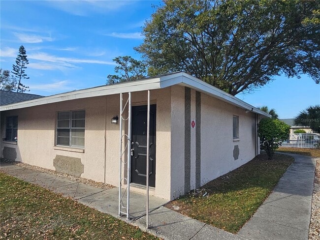 Building Photo - 201 Northwest Jefferson Cir N